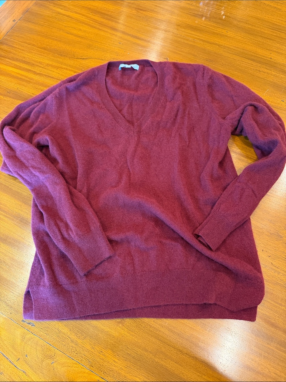 ANTONIO MELANI Wine Cashmere V-Neck Sweater